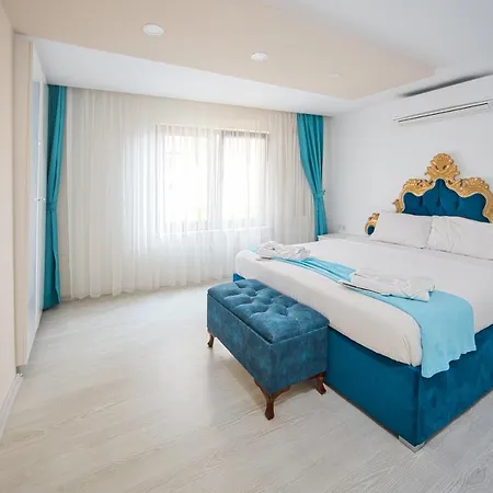 Moon Blue Suites *
