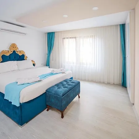 Moon Blue Suites *